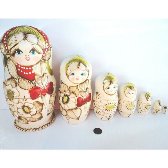 Wooden Nesting Dolls 7 Matryoshka Doll Figurines 9" Wood Stacking Hand Crafted - Picture 7 of 7